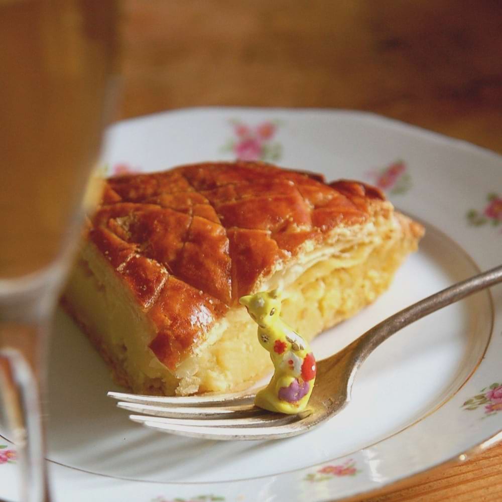 フランスのお正月　ガレット・デ・ロワ　フェーヴ　【ふらかつ】